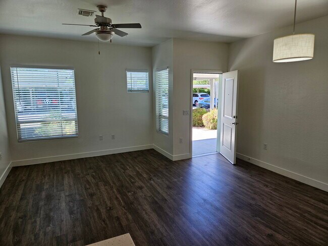 Building Photo - 8053 E Thomas Rd