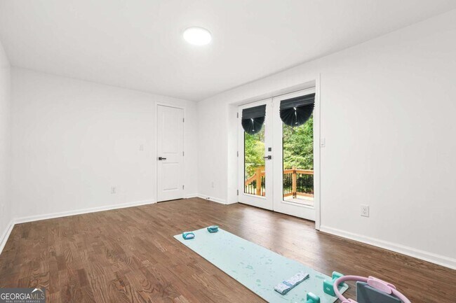 Building Photo - 2430 Hanford Dr SW