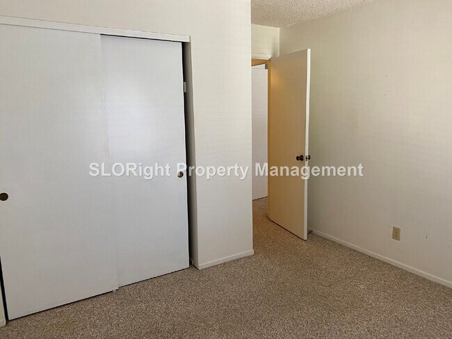 Building Photo - AVAILABLE SEPTEMBER- 2 Bedroom/ 2 Bathroom Condo In Laguna Lake Area