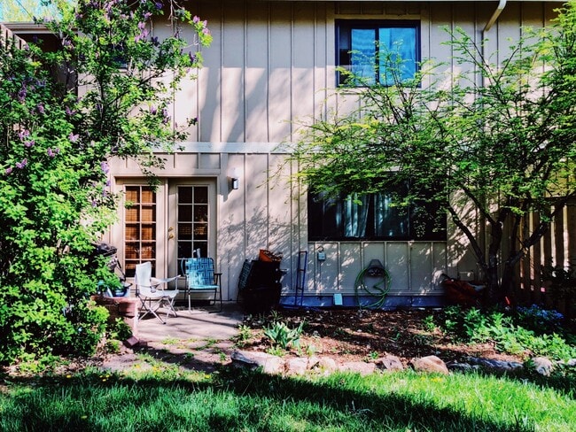 Building Photo - 1725 Lake Sherwood Dr