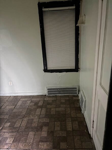 Building Photo - 20438 Russell St