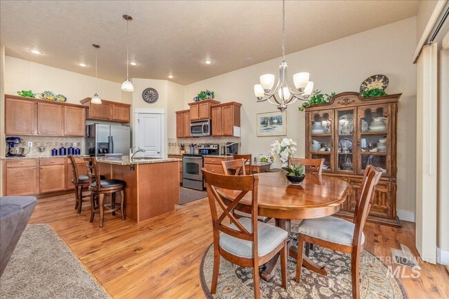 Building Photo - "Charming 3-Bedroom Home with 2 Full Baths in Boise's Sought-After West Dover Heights!"