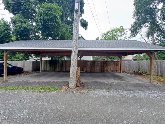 Building Photo - 707 Livingston Ave NE