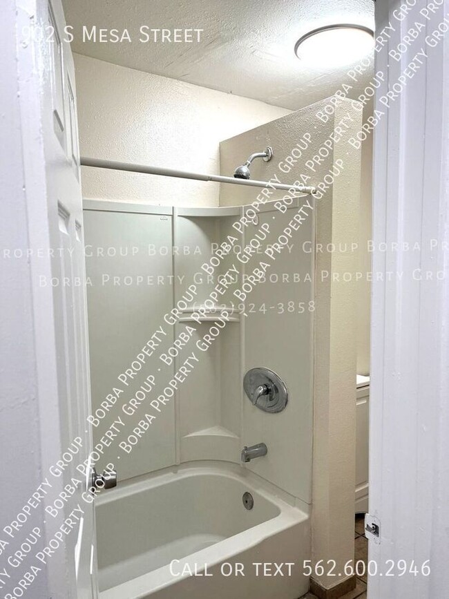 Building Photo - **1ST MONTH RENT FREE**STUNNING 3BEDROOM |...