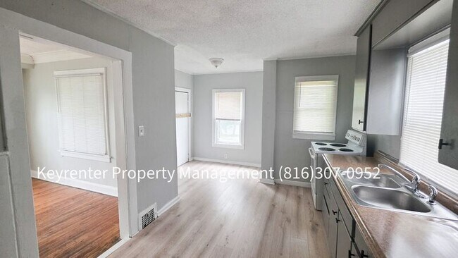 Building Photo - 2607 E 73rd St