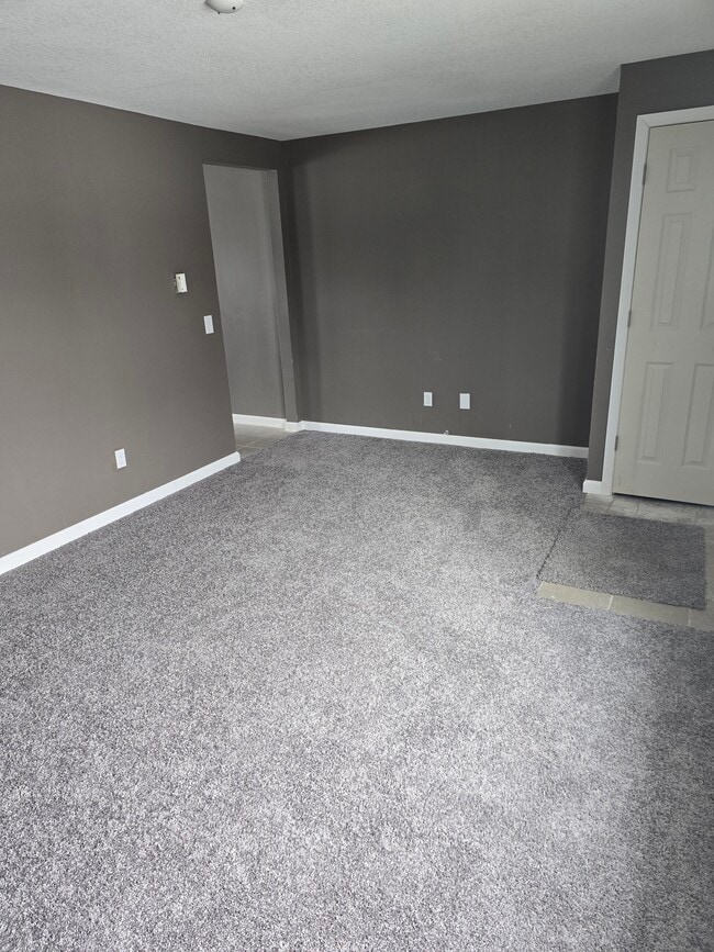 Building Photo - Cree Triplex