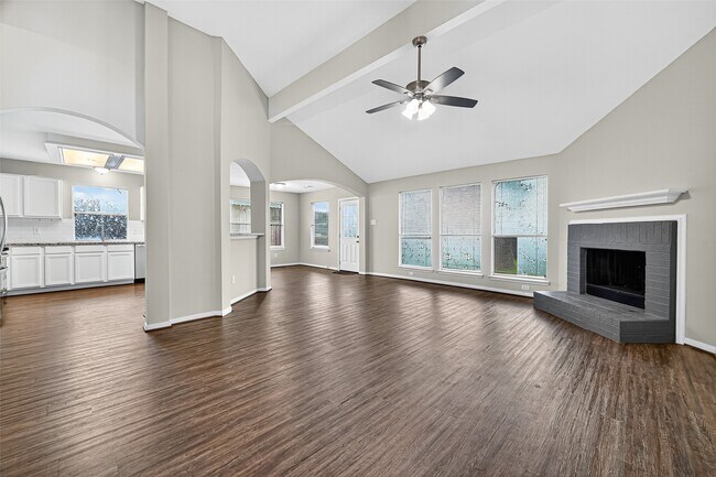 Building Photo - 17162 Summer Hollow Dr