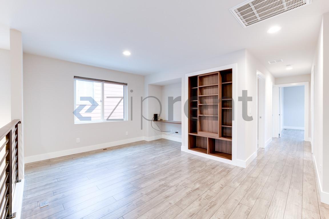Building Photo - Unit