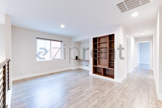 Building Photo - 12220 SE 251st Pl