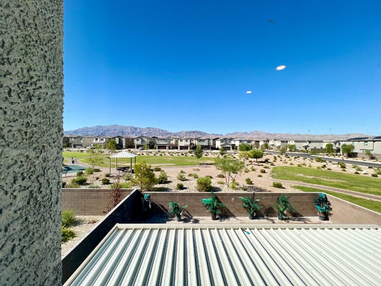 Building Photo - 2878 Sweeping Palm Rd