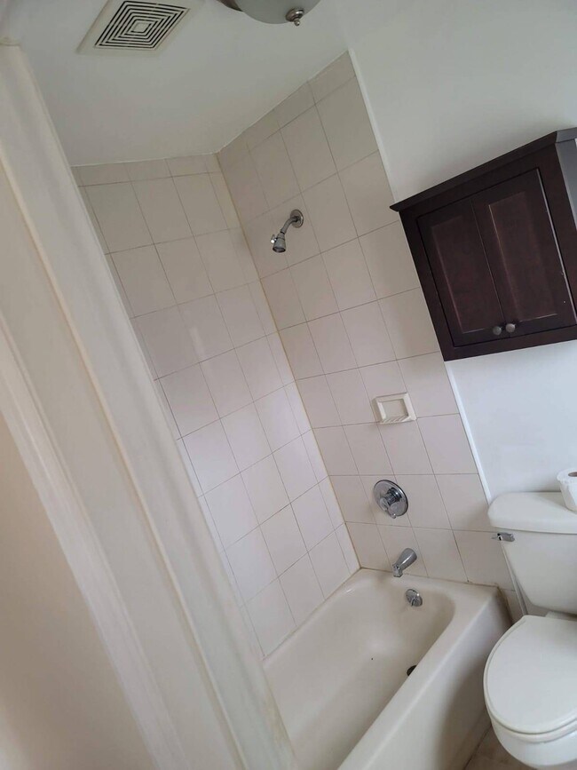 Building Photo - 661 Nasby Pl