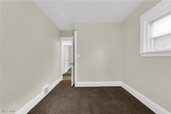 Building Photo - 977 Yellowstone Rd