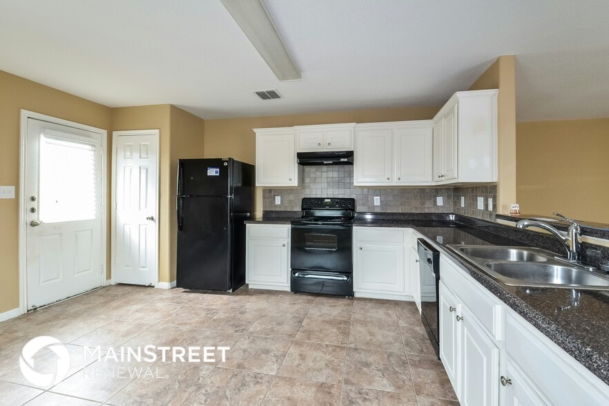 Building Photo - 11235 Pecan Canyon