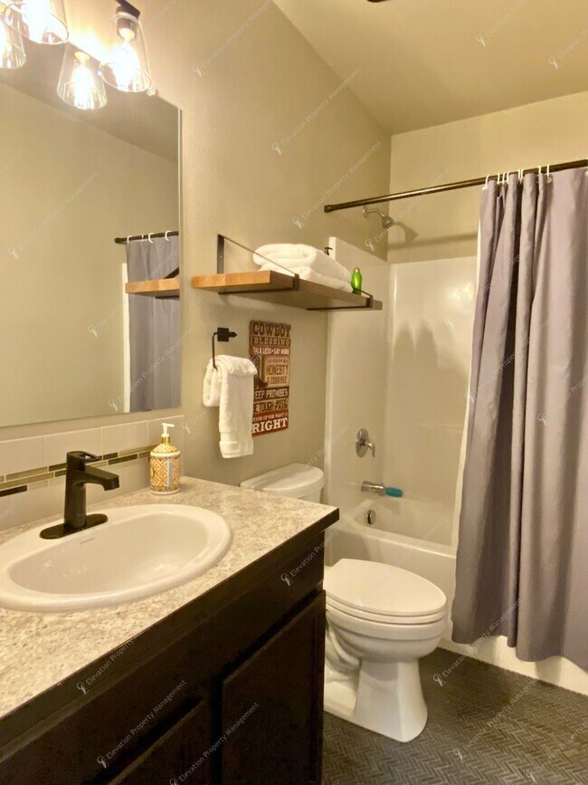 Building Photo - **UNFURNISHED**Beautiful Single-Level 3BR -2BA Home Near Redmond’s Upcoming Recreation Center