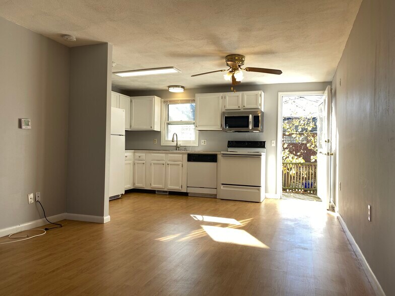 Primary Photo - 325 Washington St