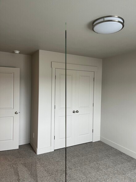 Building Photo - 548 Aspen Ave