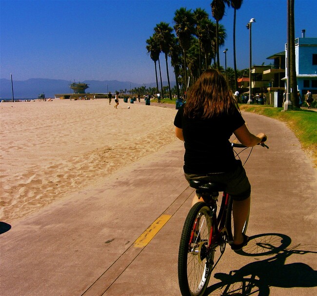 Steps from the Sand & Bikepath - 35 Dudley Ave
