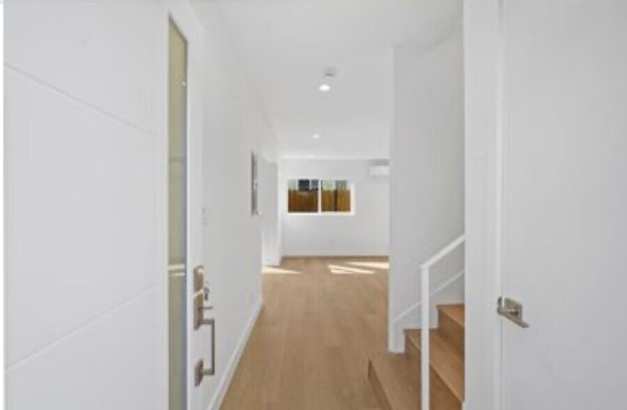 Building Photo - 2915 Hauser Blvd