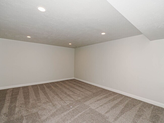 Building Photo - 1239 SilverCrest Dr
