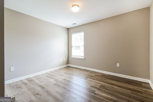 Building Photo - 93 Moss Way