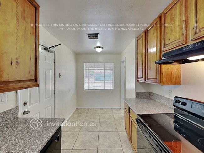 Building Photo - 1831 N 35th Pl