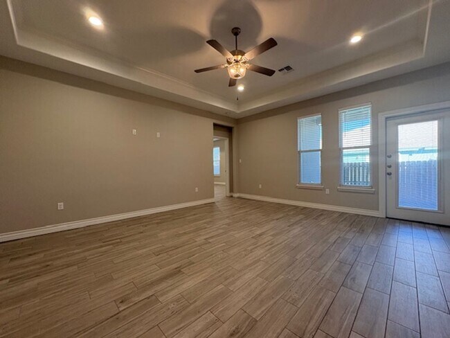 Building Photo - DCR602