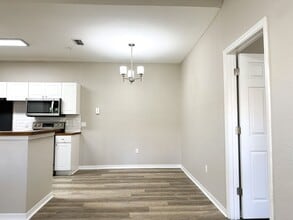 Building Photo - Crescent Place - 22-206