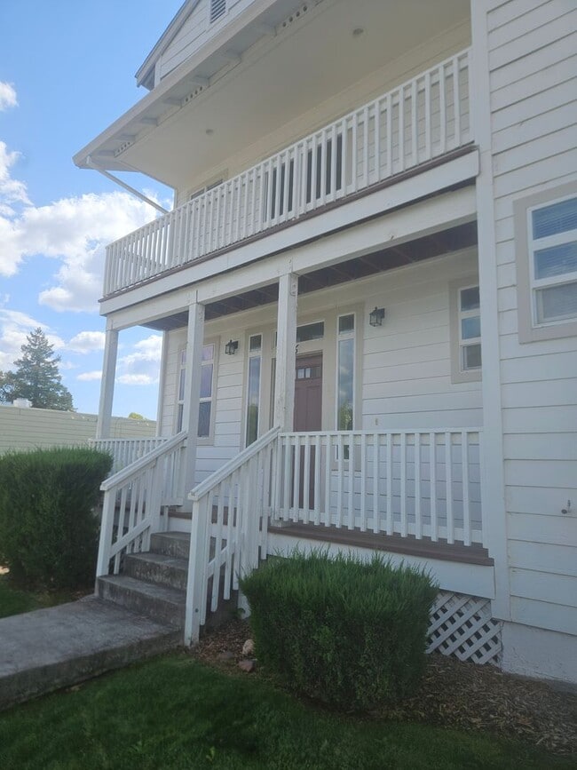 Building Photo - Charming Townhouse In Middletown