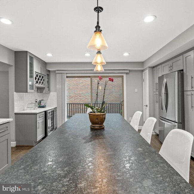 Building Photo - 3704 Oak Hill Way