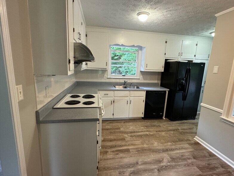 Building Photo - 1490 Crooked Creek Rd