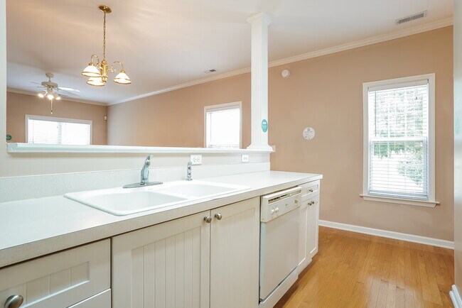 Building Photo - 2000 Persimmon Ridge Dr