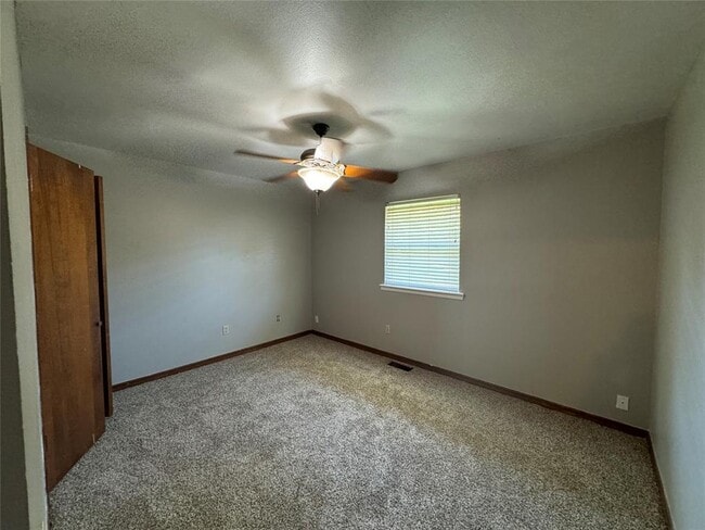 Building Photo - 345 Travis Cir