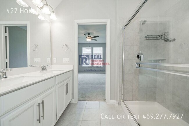 Building Photo - 427 Holt Ln