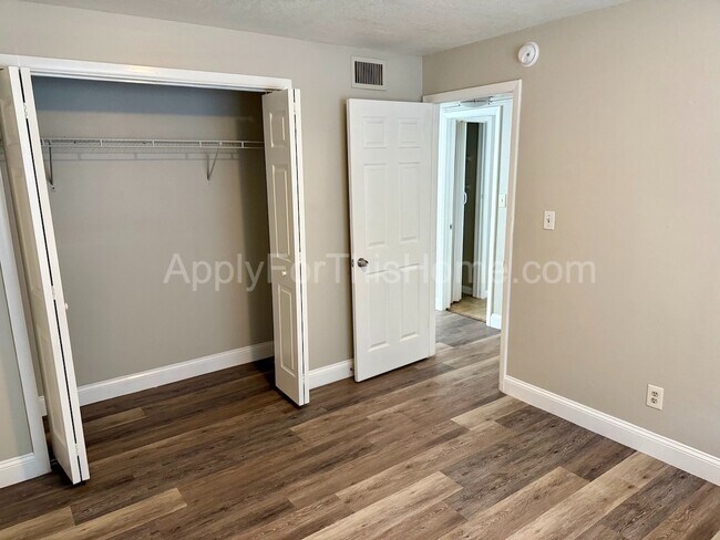 Building Photo - 2 Bedroom Apartment - Busch Gardens Area