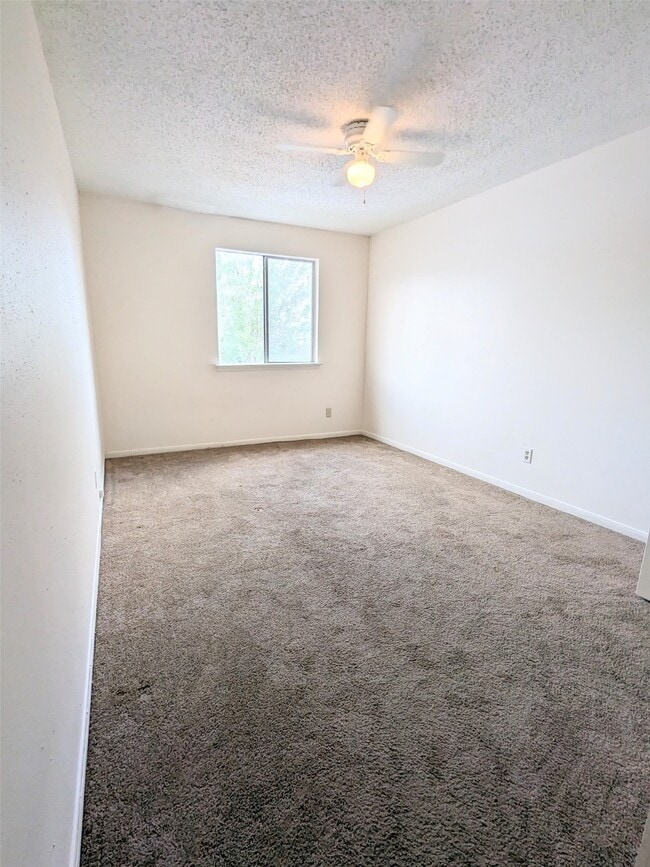 Building Photo - 15516 Weldon Dr