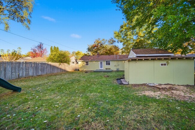 Building Photo - 212 N Knollwood Dr