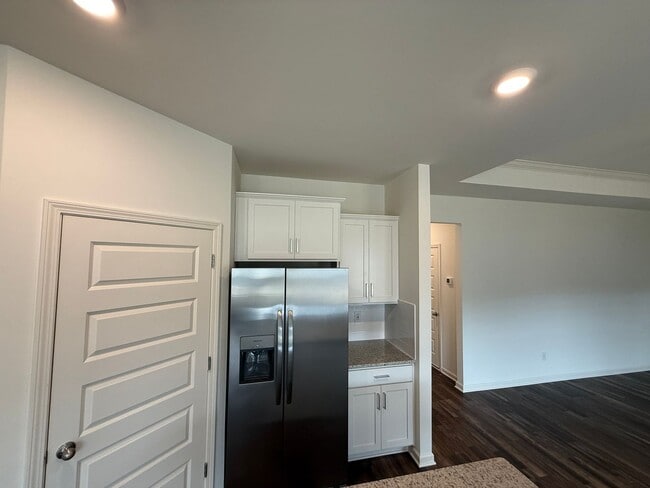 Building Photo - Springville Schools One Level 4 Bedroom / 3 Bathroom/ 3 Car Garage