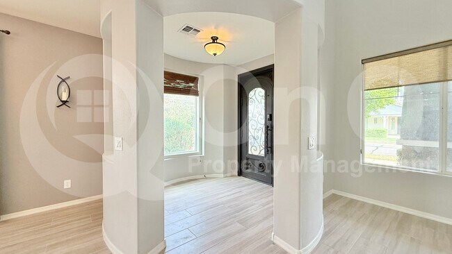 Building Photo - 3945 E Mesquite St