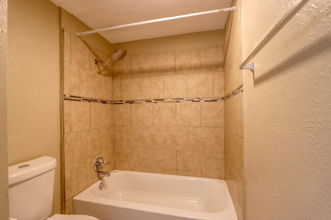 Building Photo - 707 Harbour Town Dr