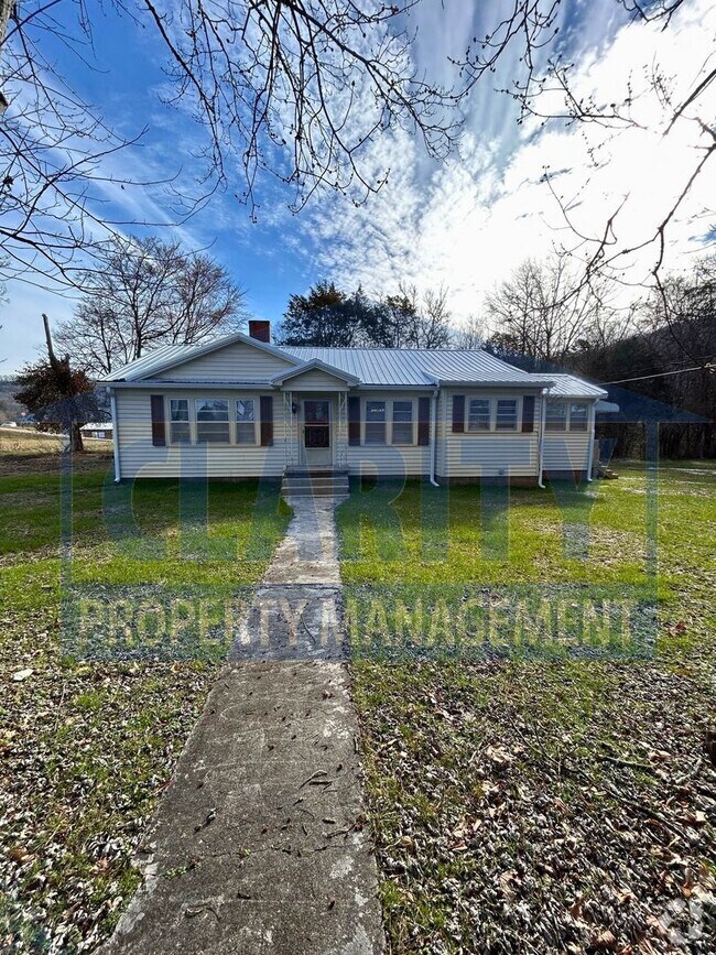 Building Photo - Super cute three-bedroom house!