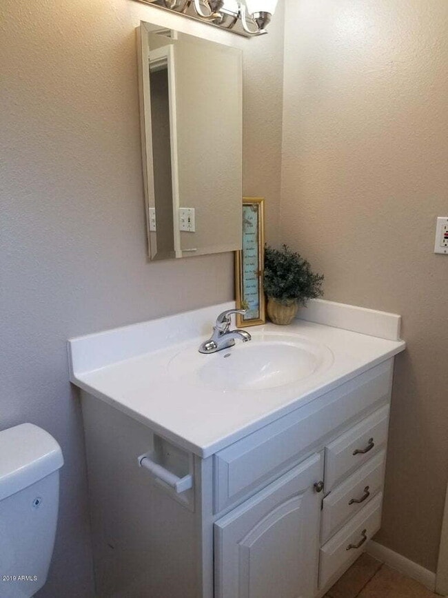 Building Photo - Bright and Airy PV Home