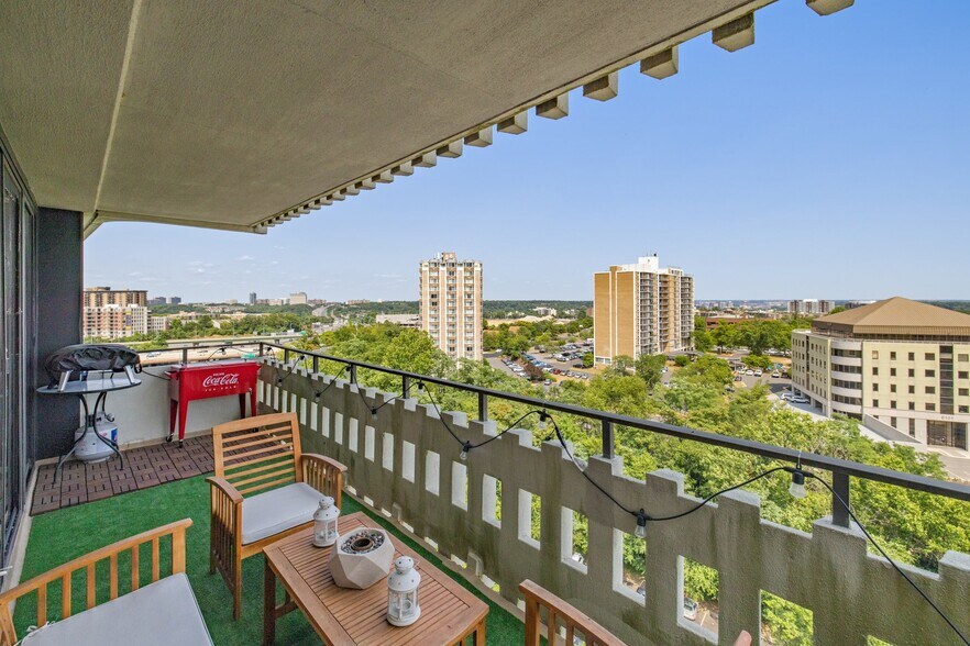 Building Photo - 6301 Stevenson Ave