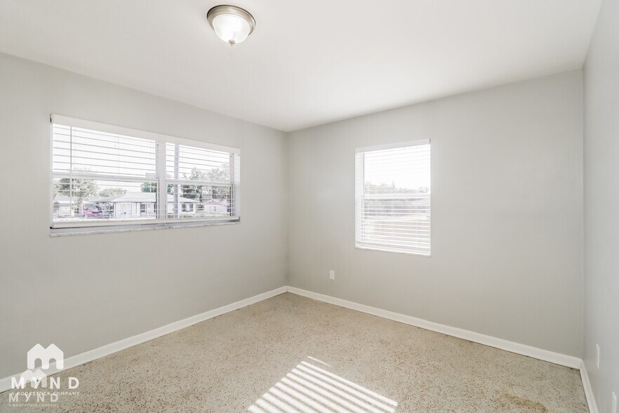 Building Photo - 7088 Spring Hill Dr