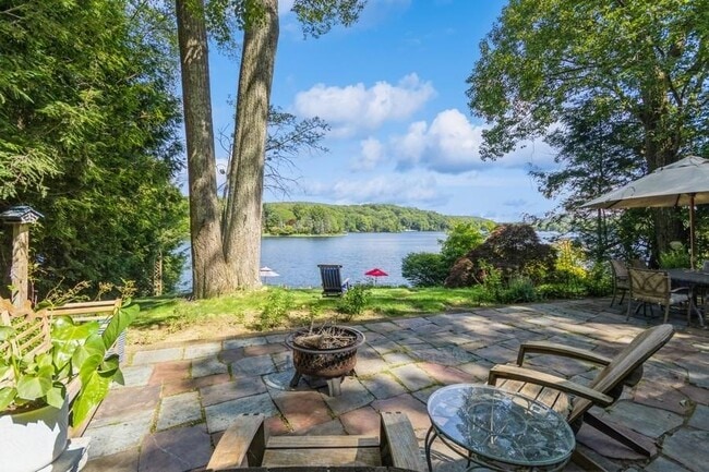 Primary Photo - 224 Lake Shore Rd