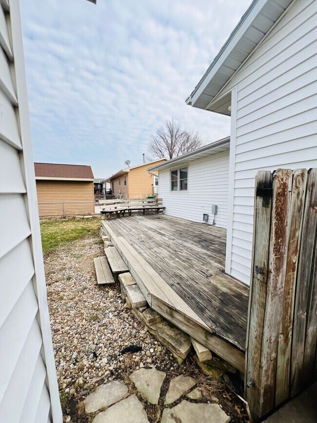 Building Photo - 3 Bedroom Home w/ Garage in Marion, IA