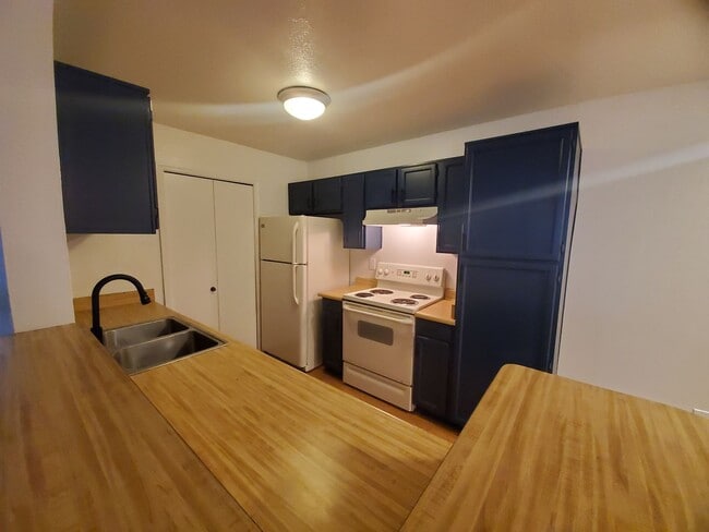 Building Photo - Ground level 2 bed/2 bath condo- Guadalupe & Country Club