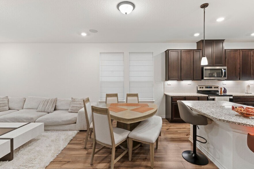 Building Photo - 5714 Agave Spine