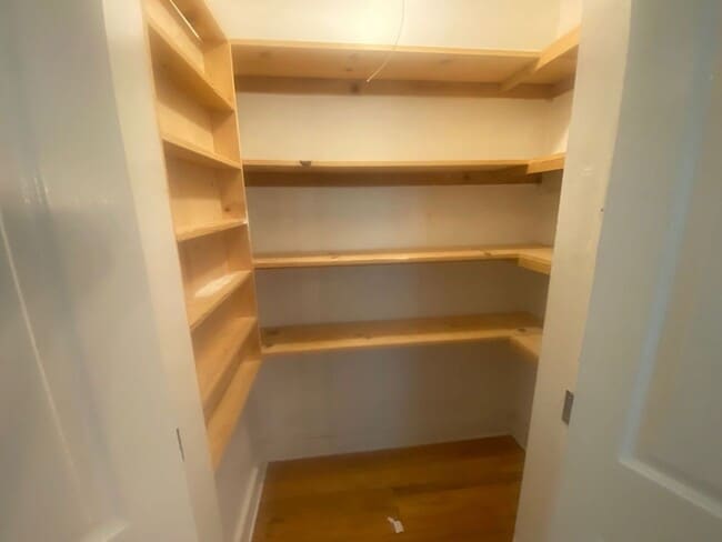 Building Photo - 1524 Alpine Dr