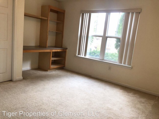 Building Photo - 3 br, 3 bath House - 1301 Harts Ridge Dr