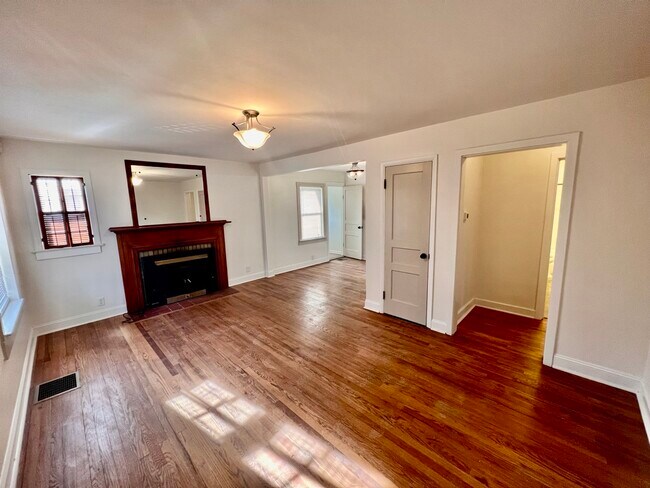 Building Photo - 2123 Fenwood Dr